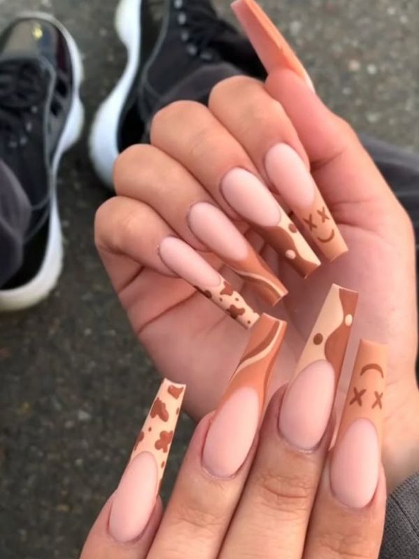 Cream-and-Caramel-French-Tips