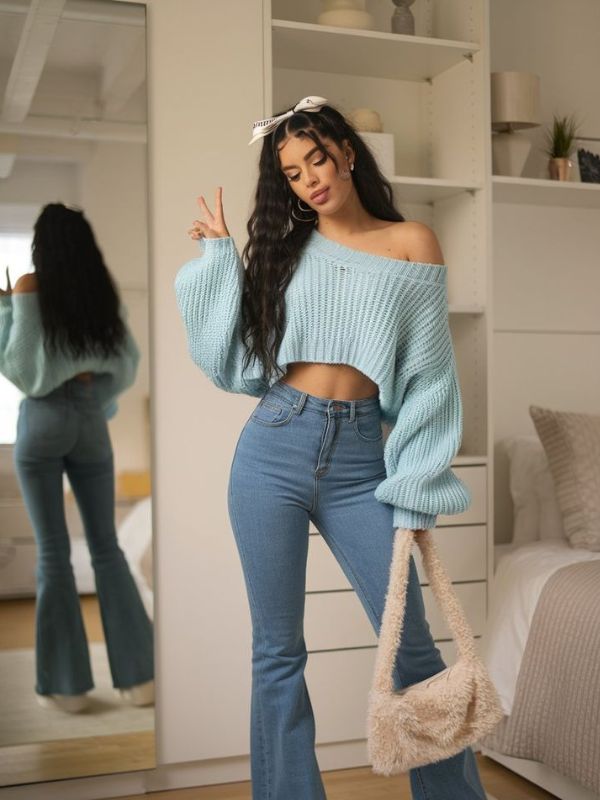 Cropped-Sweater-with-High-Waisted-Jeans