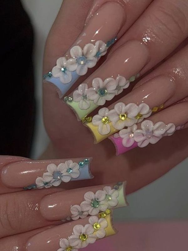 Cute-Flower-Acrylic-Nails.