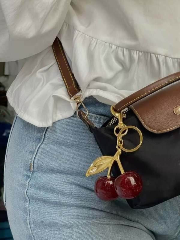 DIY-Bag-Charm-Ideas-to-Make-Your-Favorite-Bag-Stand-Out-