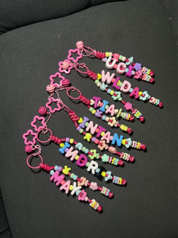 DIY-Bag-Charm-Ideas-to-Make-Your-Favorite-Bag-Stand-Out