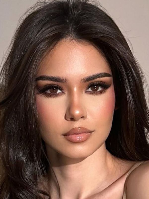 Dark-Feminine-Fall-Makeup-Looks-You'll-Love-