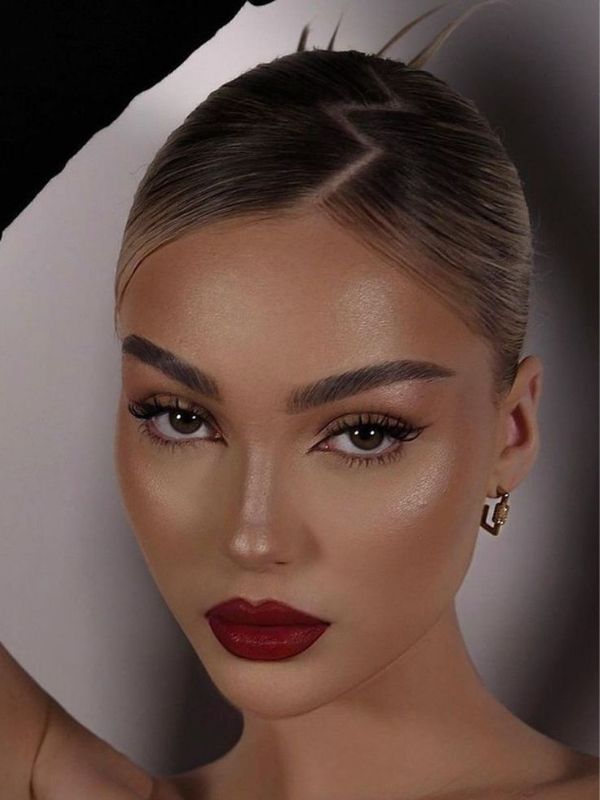 Dark-Feminine-Fall-Makeup-Looks-You'll-Love