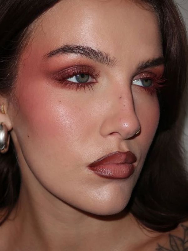 Dark-Feminine-Fall-Makeup-Looks-Youll-Love