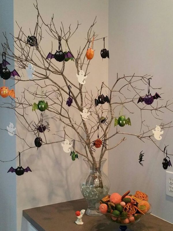 Decorate-With-Dead-Branches