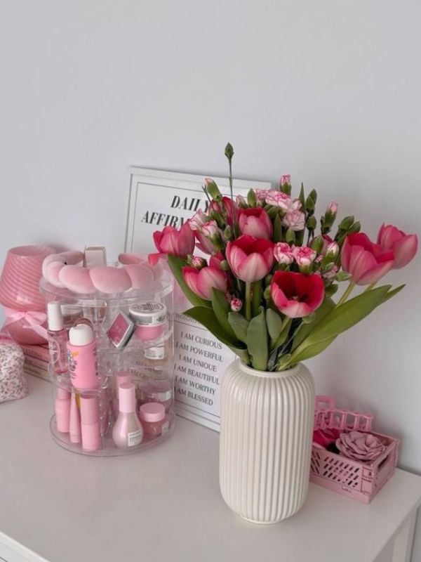 Dorm-room-Flowers-on-Your-Desk