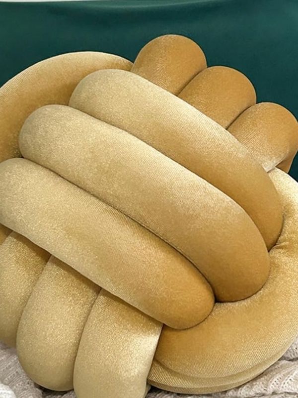 Dorm-room-Gold-Throw-Pillows.