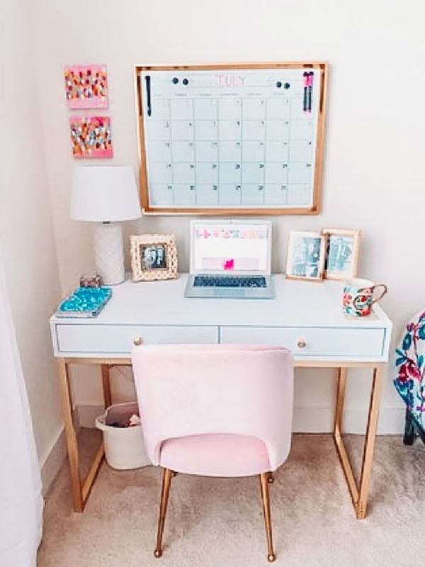 Dorm-room-desk
