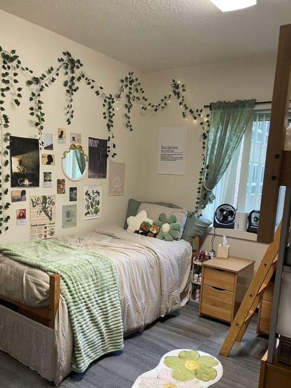 Dorm-room-wall-greenery