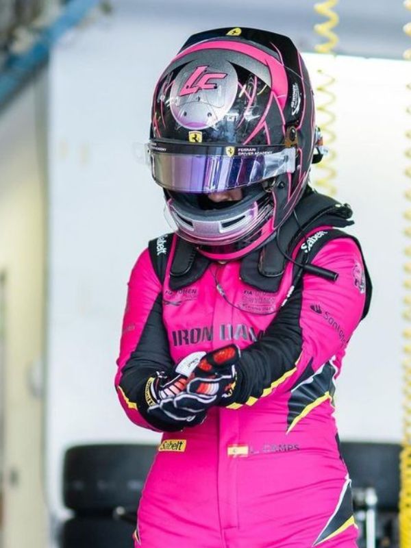 F1-Costume-With-a-Racing-Helmet