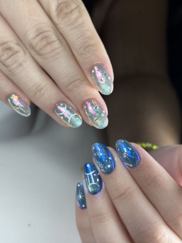 Gemini-zodiac-sign-nail-art-two-tone-nails. 