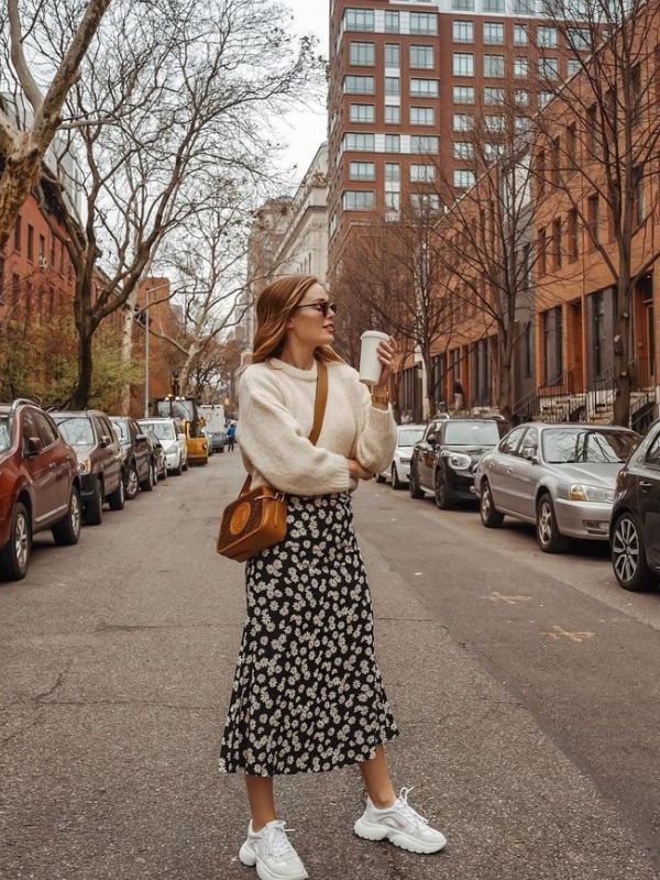 Gorgeous-Fall-Skirt-Outfit-Ideas-You'll-Want-to-Try