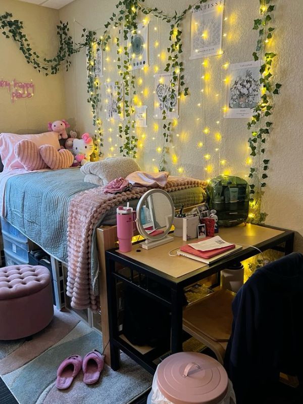 How-to-Decorate-a-Floral-Dorm-Room