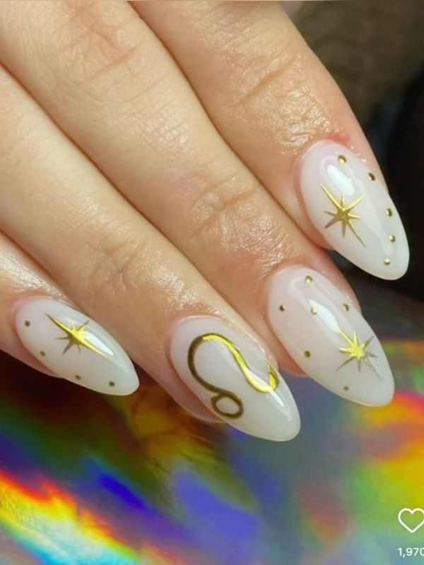 Leo-zodiac-sign-nail-art-with-pearls-and-moons. 