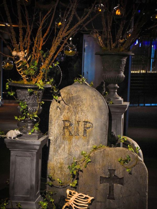 Mini-Haunted-Cemetery