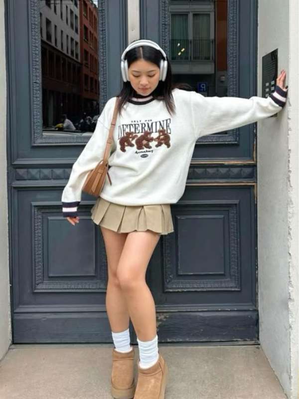 Mini-Skirt-With-an-Oversized-Sweater