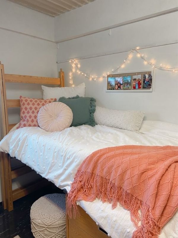 Peach-and-White-dorm-room