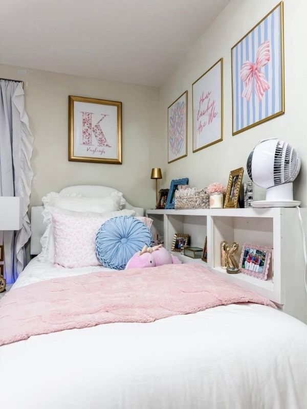 Pink-and-Blue-Dorm-Room