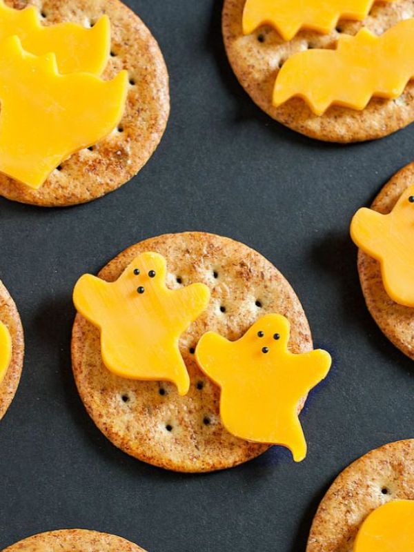 Scary-Halloween-Snacks-Ideas-That-Will-Make-Your-Party-Extra-Creepy