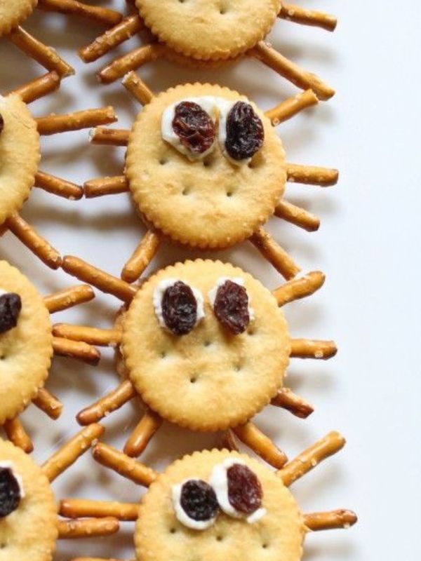 Scary-Halloween-Snacks-Ideas-That-Will-Make-Your-Party-Extra-Creepy