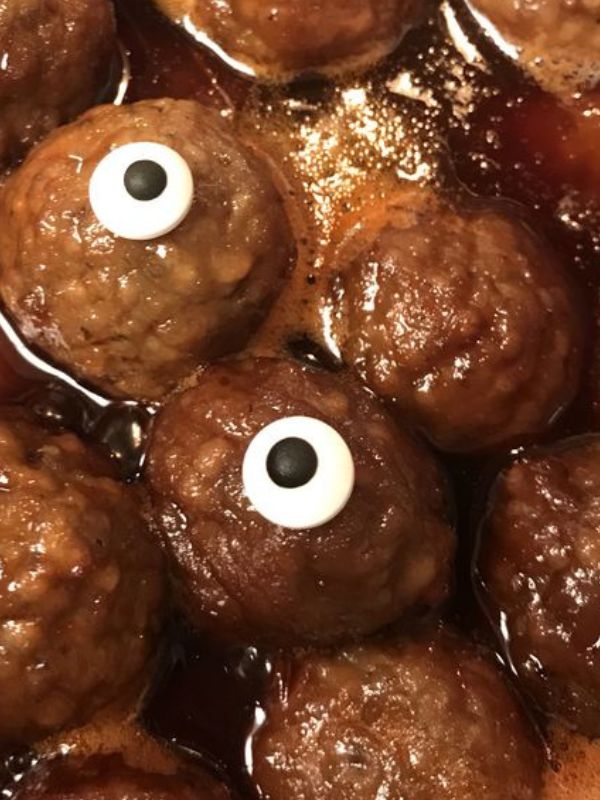 Scary-Halloween-Snacks-Ideas-That-Will-Make-Your-Party-Extra-Creepy