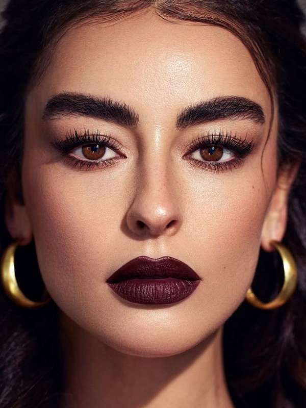 Soft-Dark-Feminine-Fall-Makeup