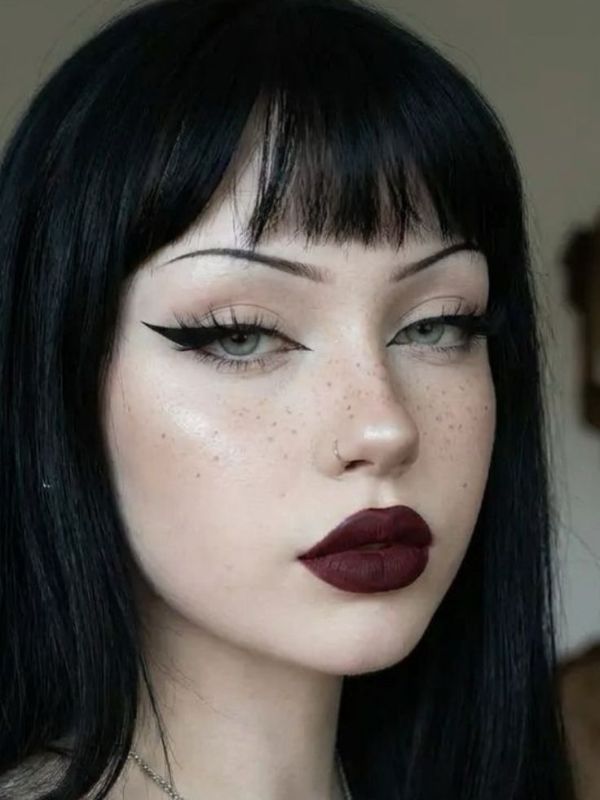 Soft-Goth-Inspired-Makeup