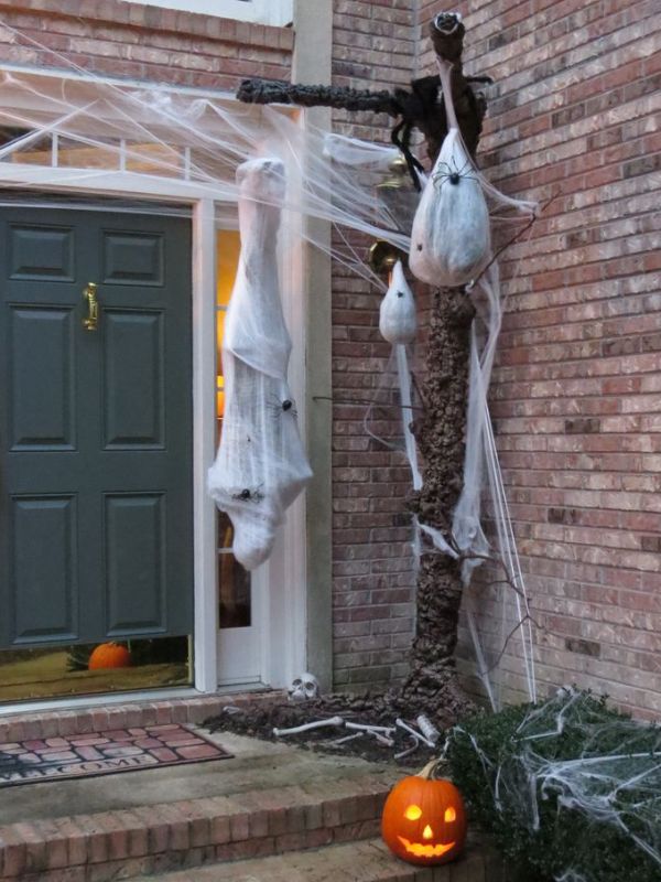 Spooky-Halloween-Front-Porch-Decor-Ideas-That-Will-Make-Your-Home-Look-Haunted