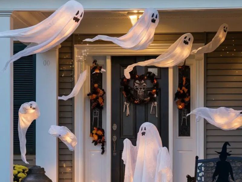 Spooky-Halloween-Front-Porch-Decor-Ideas-That-Will-Make-Your-Home-Look-Haunted