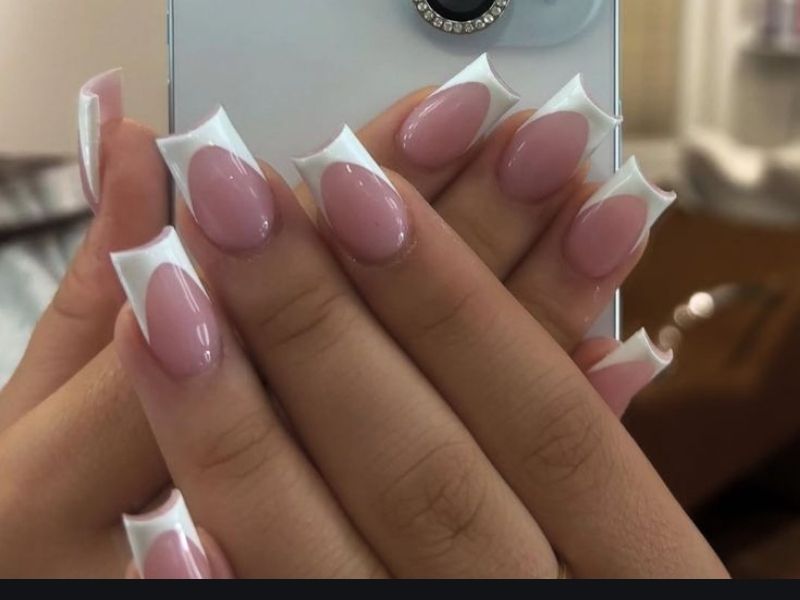 Stunning-Thick-French-Tip-Short-Nails-You'll-Want-to-Try