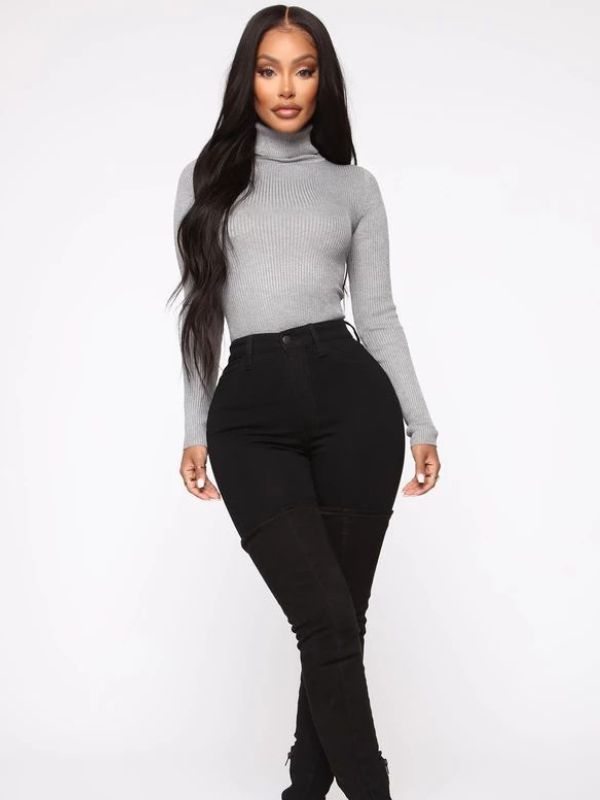 Turtleneck-Sweater-with-Black-Skinny-Jeans
