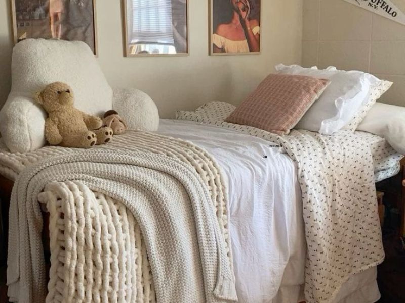 How to Add Dorm Room Photo Walls: Easy Ideas to Make Your Space Feel Like You