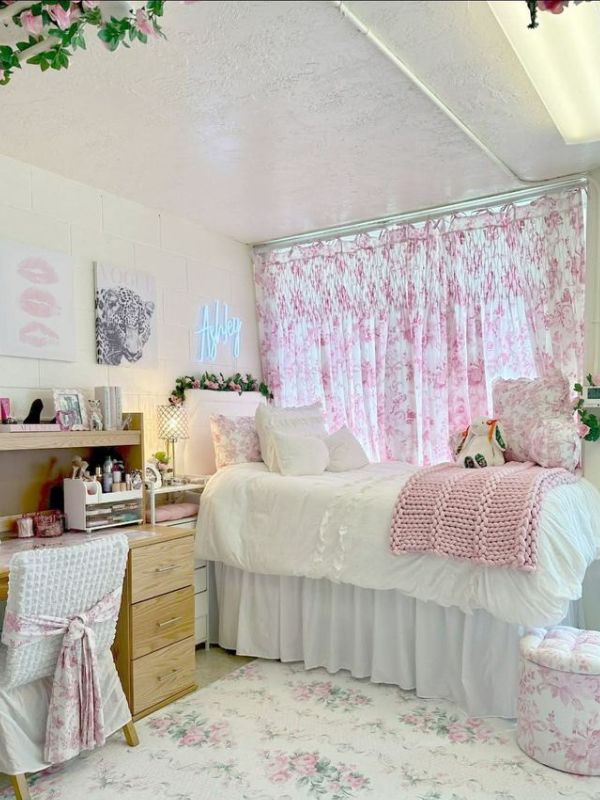 White-Dorm-Room-Decor-Ideas-for-a-Cozy-and-Dreamy-Space