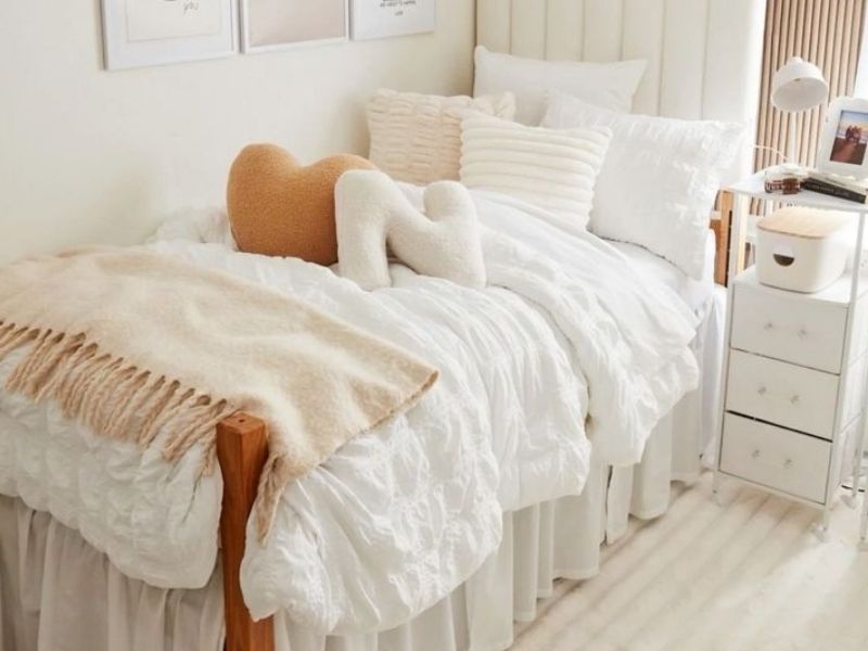 20 Best White Dorm Room Decor Ideas for a Cozy and Dreamy Space