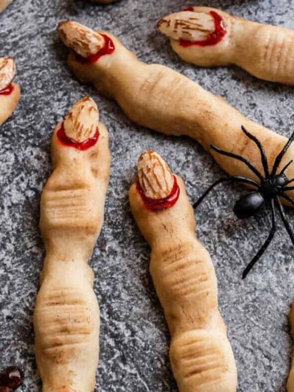Witch-Finger-Cookies.
