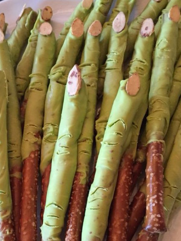 Witch-Finger-Pretzel-Sticks