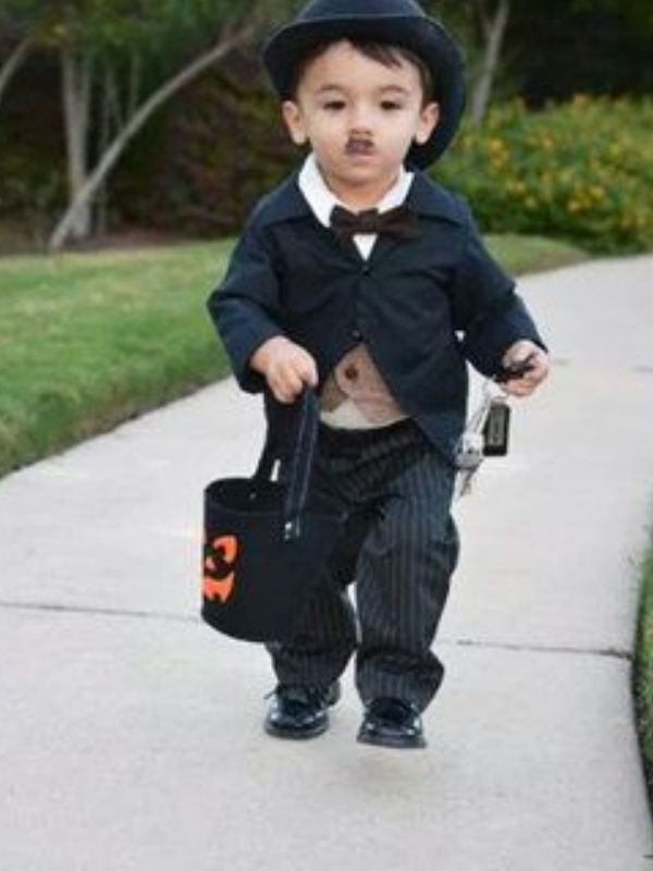 ghostly-CEO-costume- 