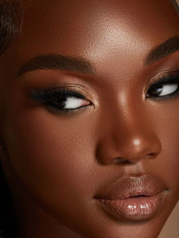the-ultimate-dark -feminine-fall-makeup-look