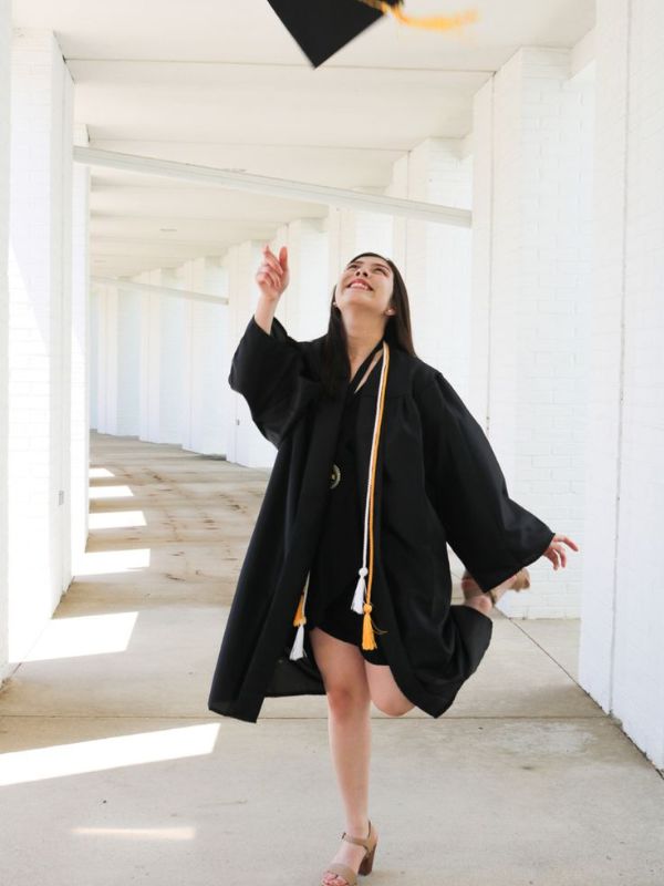20-Must-try-Masters-Graduation-Picture-You-will-love-toss-that-cap.