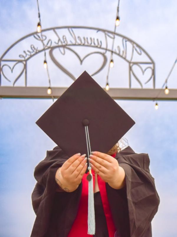 20-Must-try-Masters-Graduation-Picture-You-will-love-with-the-hood.