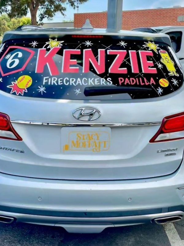20-graduation-car-decoration-idea-with-personalized-name.