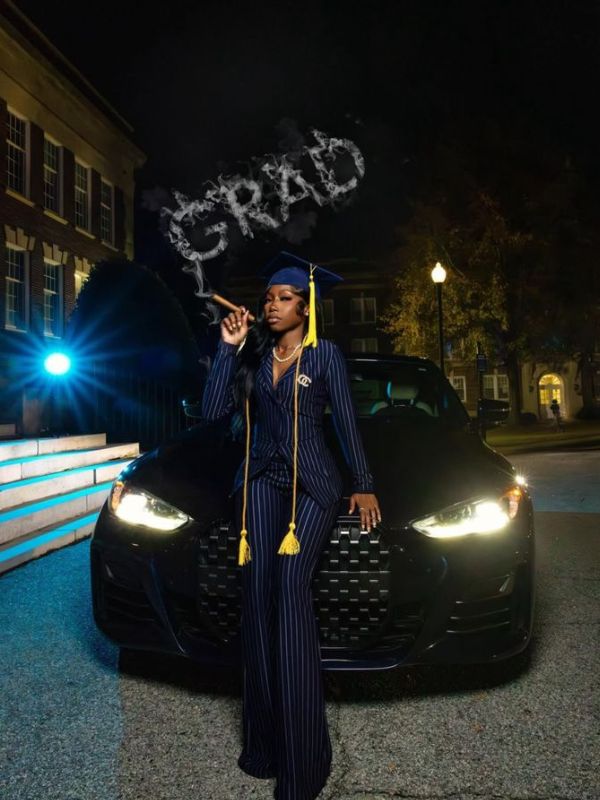 25-Stunning-Graduation-Photoshoot-ideas-for-adults-featuring-graduation-car.