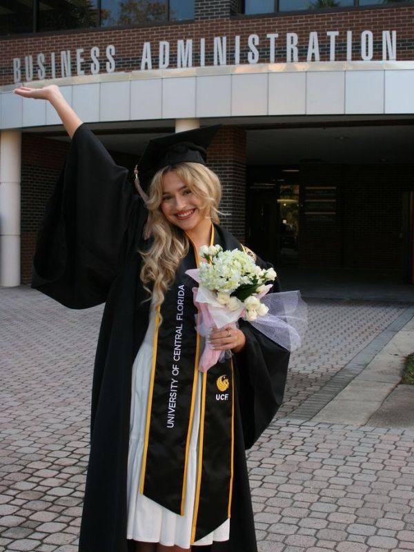 25-Stunning-Graduation-Photoshoot-ideas-for-adults-in-front-of-your-department.