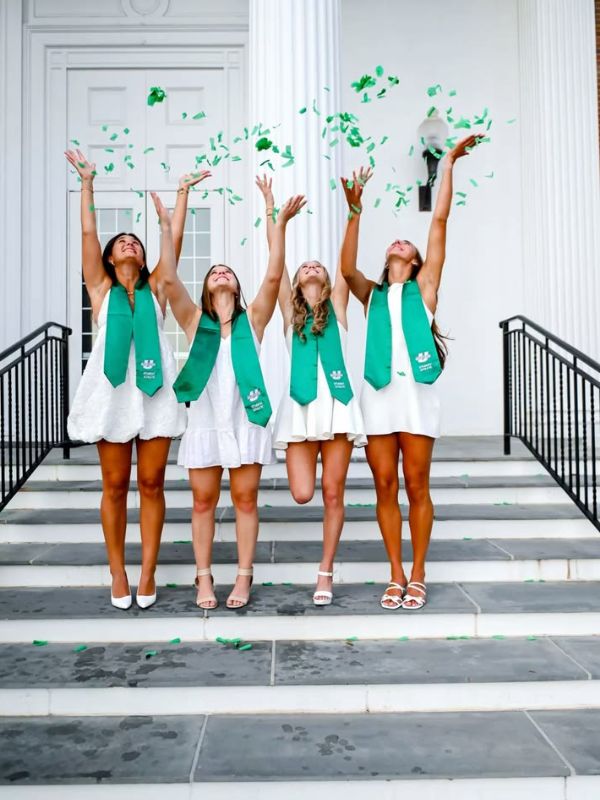 25-Stunning-Graduation-Photoshoot-ideas-for-adults-throw-your-hands-in-the-air.