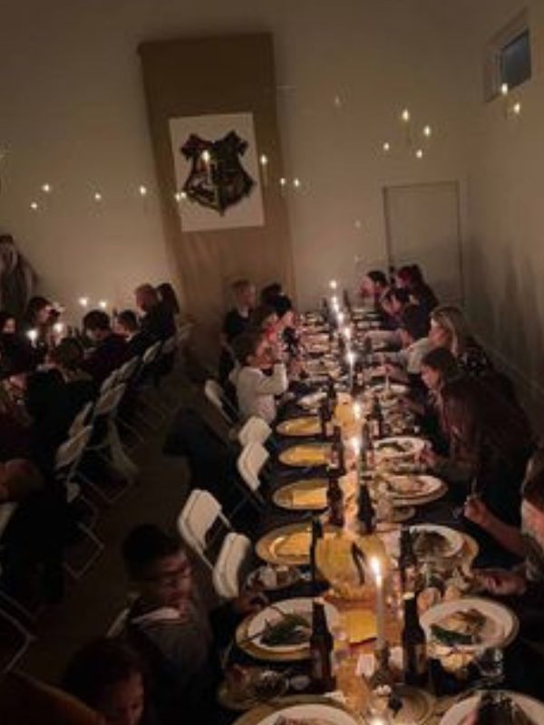 25-unforgettable-harry-Potter-birthday-party-ideas-for-adults-featuring-Hogwarts-House-Party.