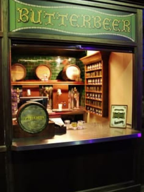 25-unforgettable-harry-Potter-birthday-party-ideas-for-adults-featuring-butterbeer-Drink-Station.