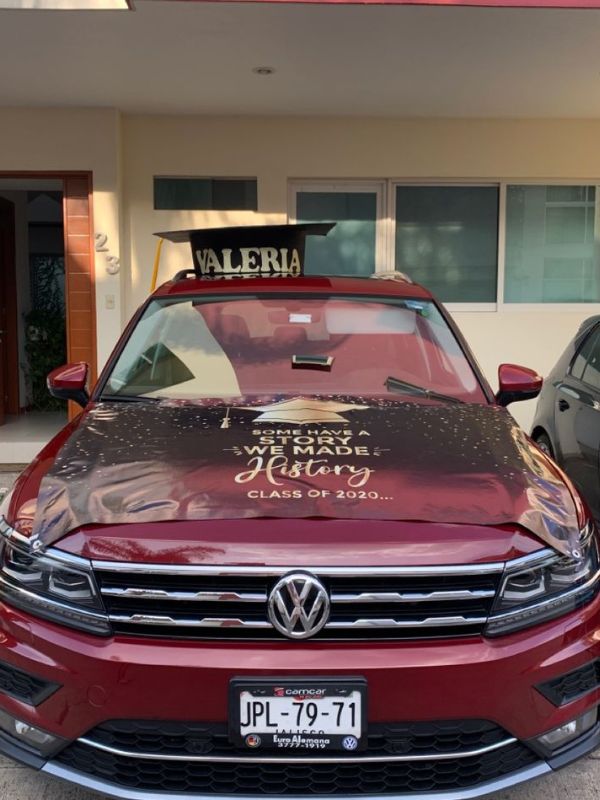 25-unforgettable-senior-car-decorating-ideas-featuring-Graduation-Cap-And-Diploma-Theme.