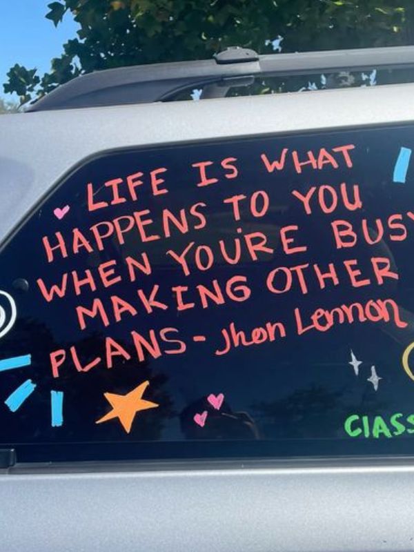 25-unforgettable-senior-car-decorating-ideas-featuring-Personalized-Graduation-Quote.