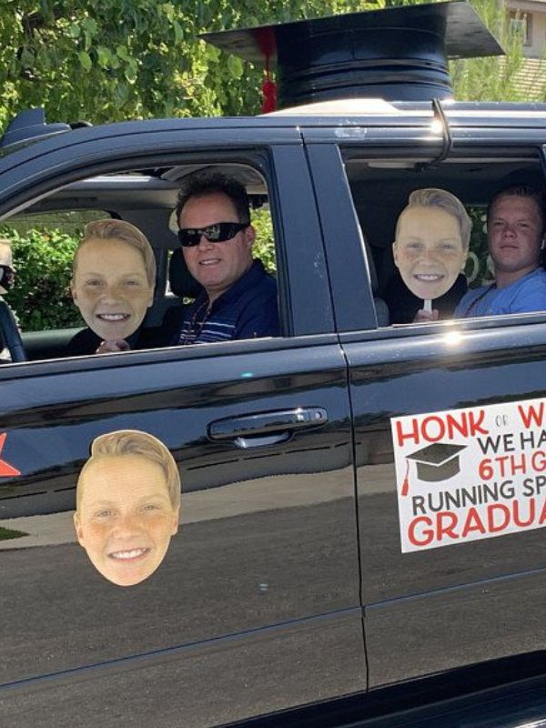 25-unforgettable-senior-car-decorating-ideas-with-Senior-Photo-Collage.