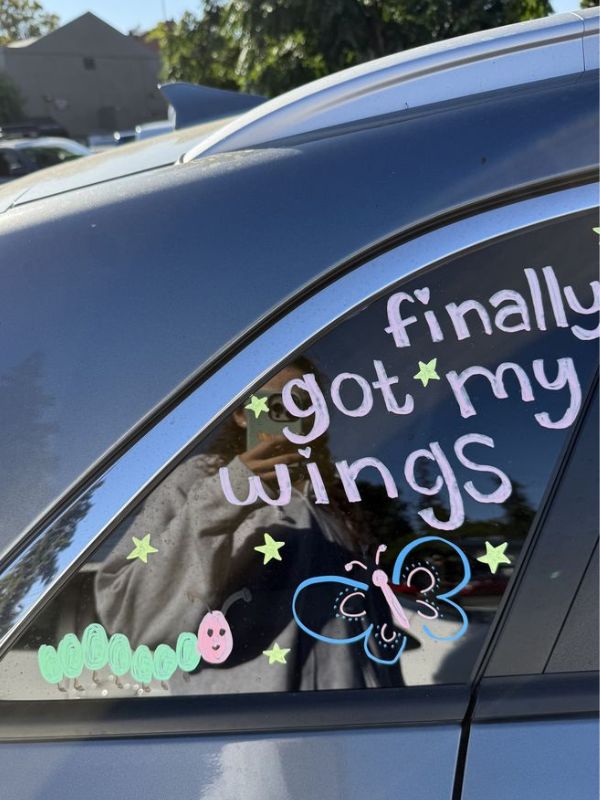 30-amazing-car-chalk-window-ideas-with-finally-graduated.